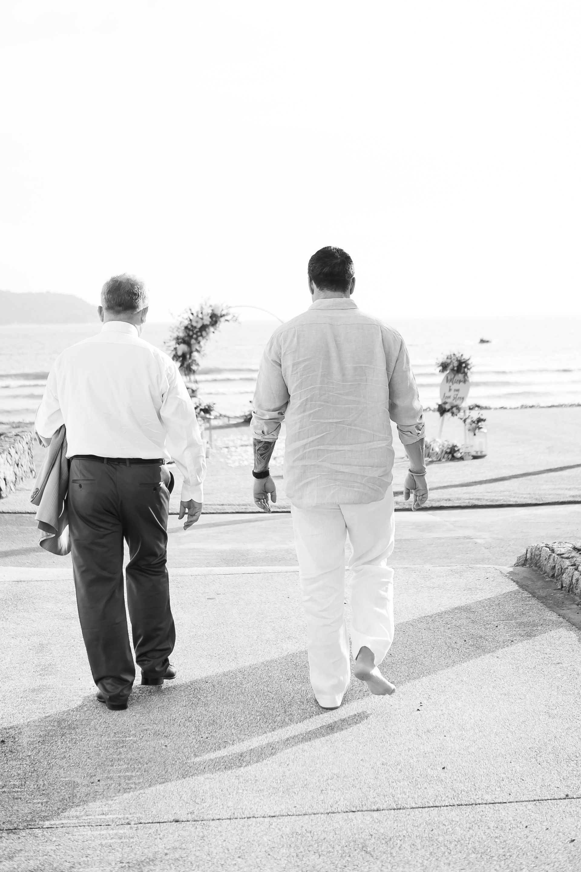 Beach arch ceremony — Oceanfront beach ceremony